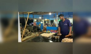 என்னமா பரோட்டா போட்றாங்க !