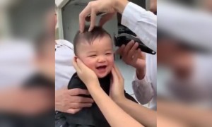 என்ன அழகான சிரிப்பு !