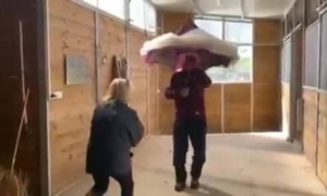 கொரோனா எப்படி பயம் காட்டுது !!