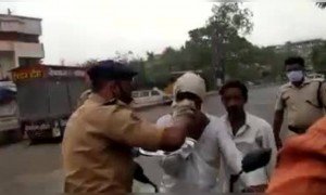 காலைல முதல் கஸ்டமர் பூஜை போட்டு ஆரம்பம்