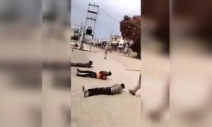 கொரோனா வரக்கூடாது என்று ஆண்கள் பட்டப் பகலிலே பங்குனி வெயிலிலே வேண்டி உள்ளார்கள்