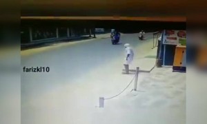 கடவுள் யாருனு கேட்டவர்களுக்கு U Turn போட்டு வந்தான் பாரு அவன் தான் கடவுள்