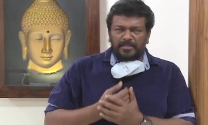 வீட்டுக்குள் பாதுகபாப்பாக இருங்கள். கைகளை சுத்தமாக வைத்து கொள்ளுங்கள் !