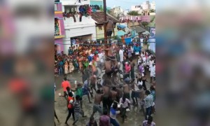 இப்படி நீங்களும் விளையாடியிருக்கீங்களா !!