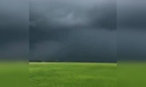 மேகம் கருக்குது !!