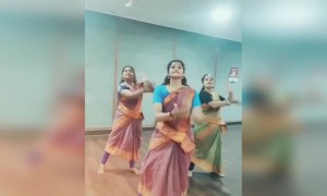 சிங்கப்பெண்ணே சிங்கப்பெண்ணே ஆணினமே உன்னை வணங்குமே !