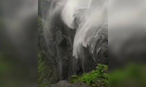 எங்கே இருக்கு ?