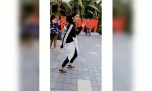 பொண்ண பாத்தா மண்ண பாக்கும்!