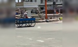 தள்ளாடும் வயதிலும் தளராத காதல்..