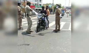 ஐயோ ! அம்மா ! என்னை விட்டுருங்க சார் !!