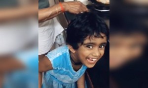 என்ன பாக்குற !!