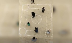 கேரம்போர்டு பாருங்க !!