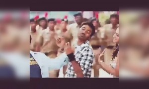 கையை தொட்டா !! முத்தமிட்டா