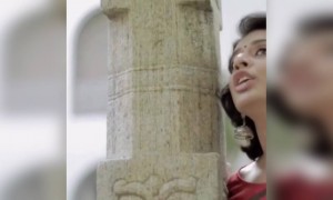 முகம் வெள்ளை தாள் அதில் முத்தத்தால் ஒரு வெண்பாவை நான் செய்தேன் கண்ணே