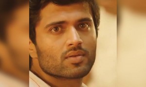 என்னானதோ ஏதானதோ கண்ணாடிபோல் உடைந்திடும் மனது !