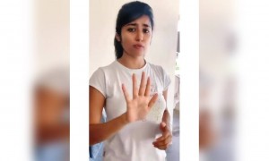 யாராவது பாத்துட்டா !!