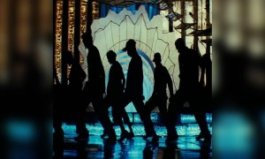 வலப்பக்கம் சுழலும் !