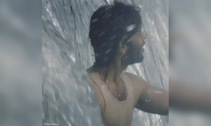 உதட்டு சிரிப்புல