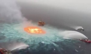 மெக்ஸிகோவுக்கு அருகிலுள்ள பெருங்கடலின் நடுவில் ஏற்பட்ட திடீர் தீச் சீற்றம்...