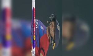 Jason Roy is forced off the pitch due to injury. Get well soon Jason!#T20WorldCup - #ENGvSA