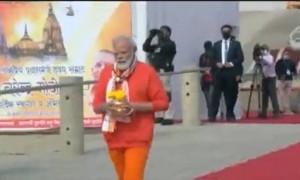 கங்கை நதியில் பிரதமர் மோடி !!